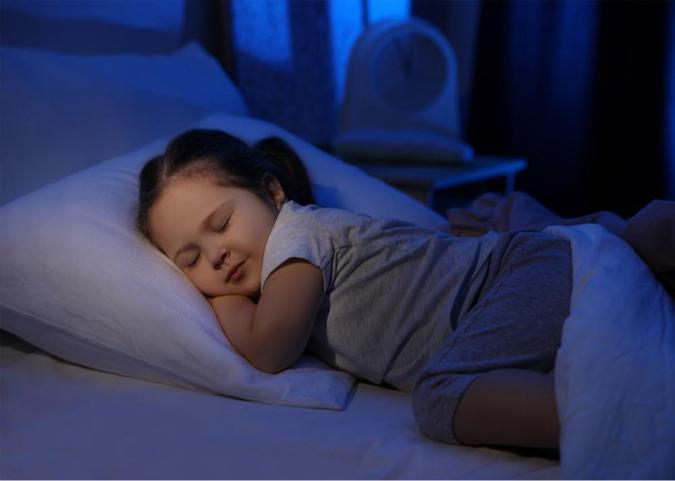Enfant agité le soir : astuces et routine pour un sommeil plus serein - Pectino : Les vitamines et les minéraux