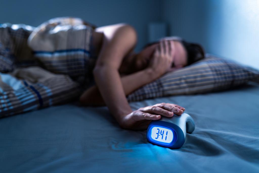 Pourquoi dort-on moins bien quand les jours raccourcissent ? - Pectino : Les vitamines et les minéraux